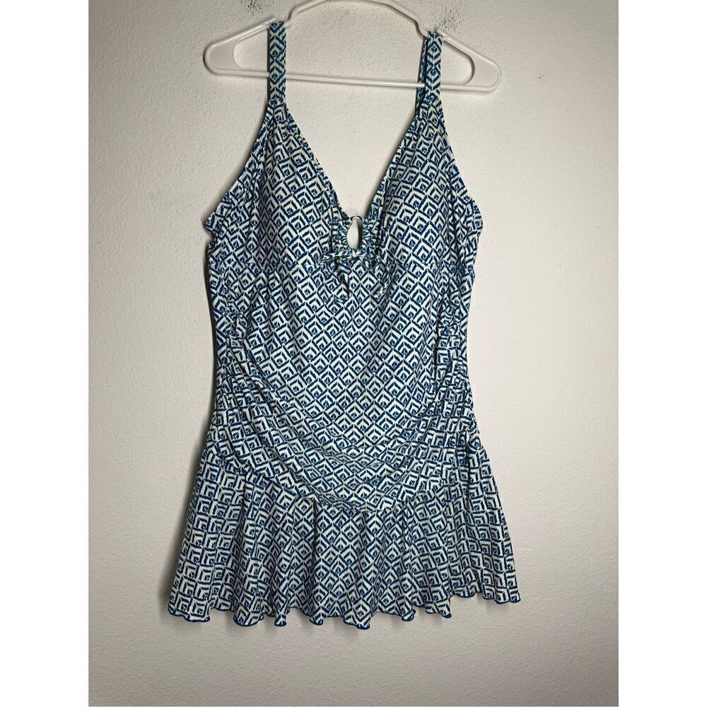 Emerald Bay Perfect Fit Geometric Pattern Women’s Swimsuit Size 20W Blue White